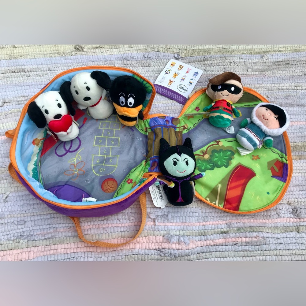 Lot HALLMARK Itty Bittys Playground Backpack 6 Plush Dolls Daffy Snoopy Robin